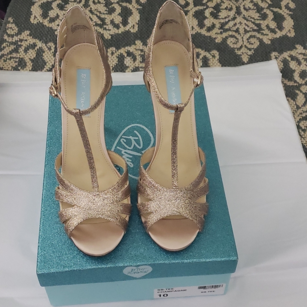 BNIB Betsey Johnson SB-TEE T Strap Heels